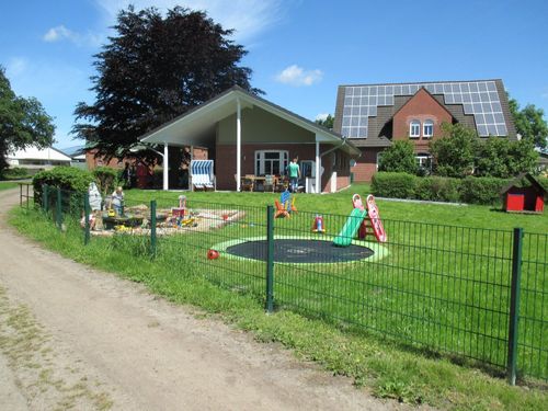 Spielplatz vor dem Gemeinschaftsraum Spielplatz vor dem Gemeinschaftsraum