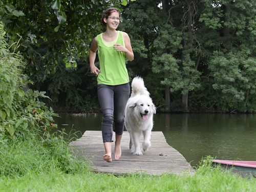 Auf dem Bootssteg am Teich Auf dem Bootssteg am Teich