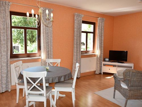 Ferienwohnung 1 - Wohnzimmer mit Essplatz Ferienwohnung 1 - Wohnzimmer mit Essplatz