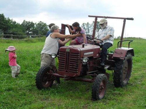 Fahrt mit dem Traktor Fahrt mit dem Traktor
