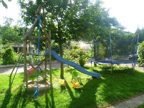 Spielplatz im Weingut Kreuz-Bauer an der Mosel Spielplatz im Weingut Kreuz-Bauer an der Mosel