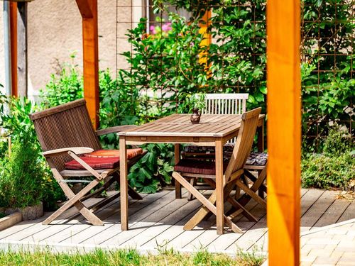 Sitzmöglichkeit im Garten Sitzmöglichkeit im Garten