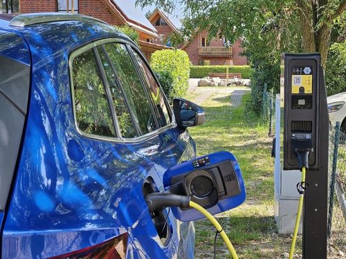 E-Auto-Ladesäule direkt am Hotelparkplatz E-Auto-Ladesäule direkt am Hotelparkplatz