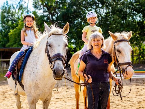 Urlaubshof Pferd-Spaß-Entspannung: Ponyreiten Urlaubshof Pferd-Spaß-Entspannung: Ponyreiten