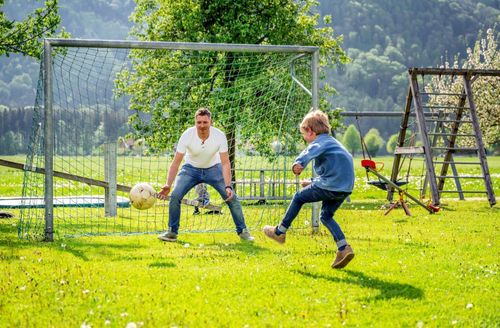 Fussballspielen am Hof