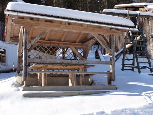 Freisitz und Spielplatz im Winter Freisitz und Spielplatz im Winter