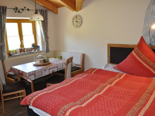 essecke im zusätzlichen schlafzimmer