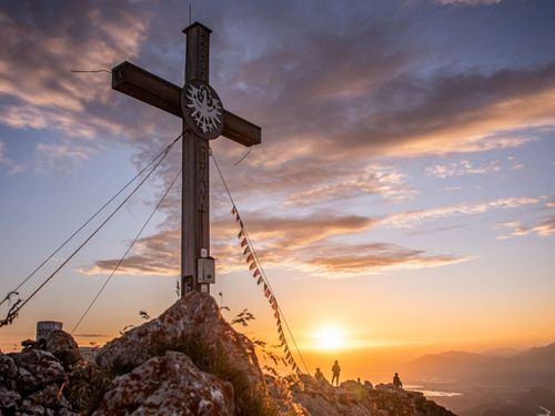 sonnenaufgangamgipfelkreuzdesaggensteinspfrontenallgugmbhchristiangreitherphotographyccbysade3.0 sonnenaufgangamgipfelkreuzdesaggensteinspfrontenallgugmbhchristiangreitherphotographyccbysade3.0