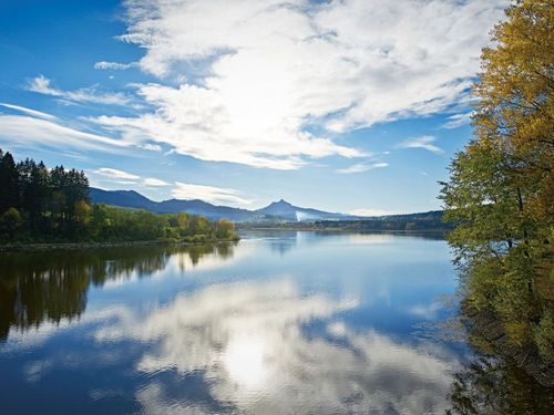 Wandertrilogie Allgäu Grüntensee mit Blick auf den Grünten Allgäu GmbH, Marc Oeder CC BY SA DE 3-0 Wandertrilogie Allgäu Grüntensee mit Blick auf den Grünten Allgäu GmbH, Marc Oeder CC BY SA DE 3-0