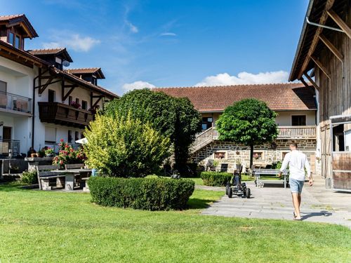  Ein- Blick in den Innenhof