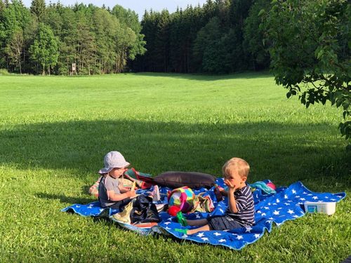 spielen im Grünen