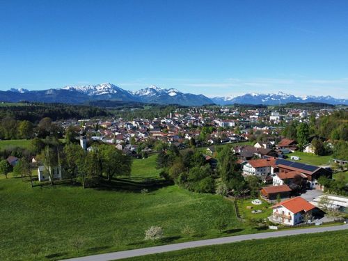 Unser Hof mit Ferienhaus_Blick auf Traunstein