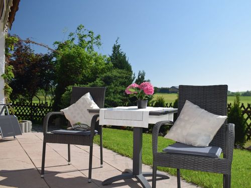 Gartenwohnung mit eigener Terrasse Gartenwohnung mit eigener Terrasse