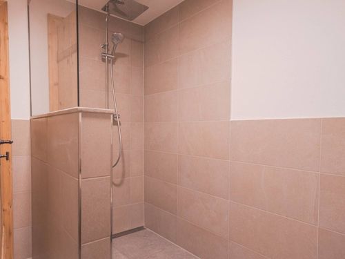 geräumige Regendusche - in jeder Wohnung