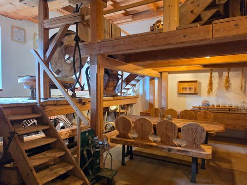 Unser Mühlenmuseum mit denkmalgeschützer Ausstattung. Unser Mühlenmuseum mit denkmalgeschützer Ausstattung.