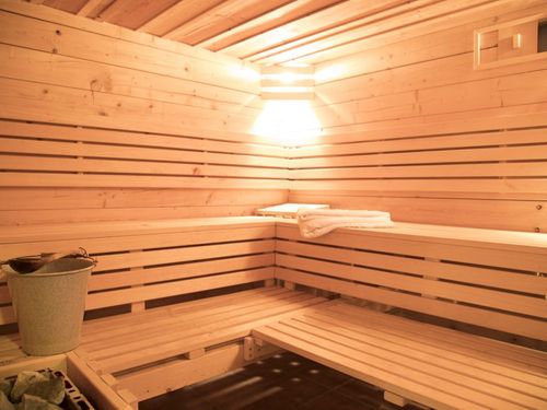 schwitzen in der Sauna schwitzen in der Sauna