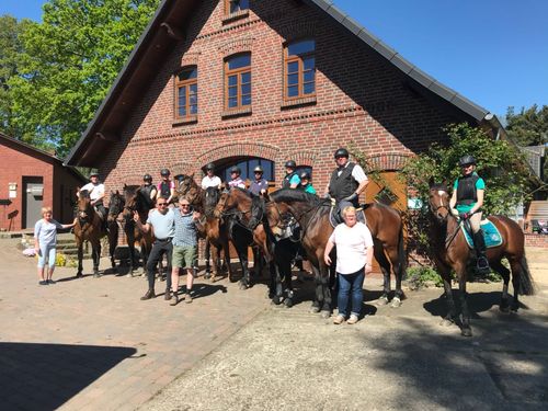 peerhus_doensel_reiter-gruppe peerhus_doensel_reiter-gruppe
