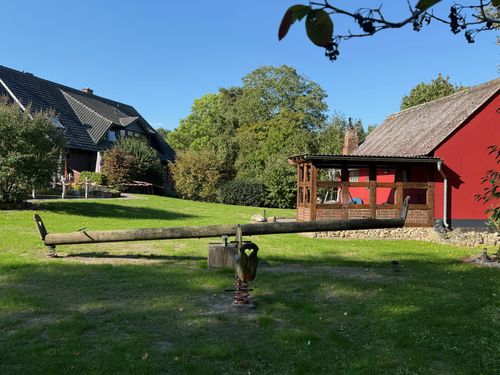 peerhus_doensel_garten_spielplatz peerhus_doensel_garten_spielplatz