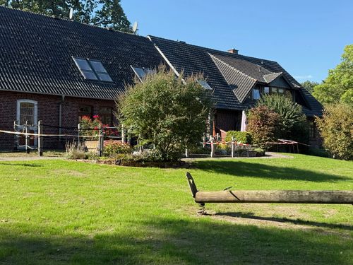 peerhus_doensel_garten_blick_zu_den_terrassen peerhus_doensel_garten_blick_zu_den_terrassen
