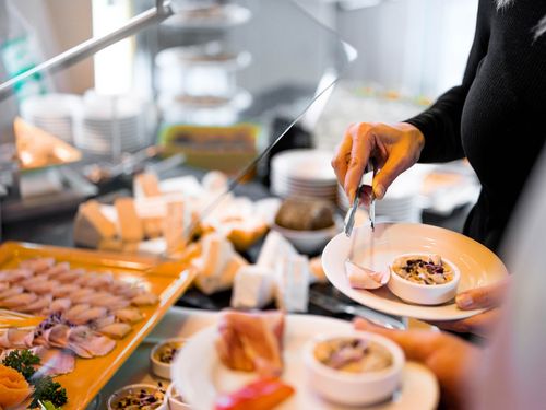 Frühstücksbuffet im Bio-Seehotel am Zeulenroda Meer