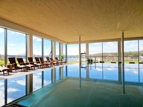 Pool im Bio-Seehotel am Zeulenroda Meer
