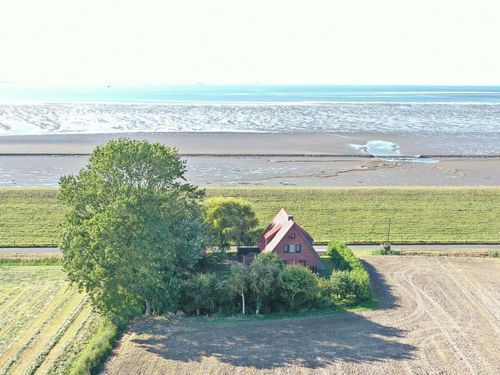ferienhof bruns_ferienhaus am deich_luftaufnahme ferienhof bruns_ferienhaus am deich_luftaufnahme