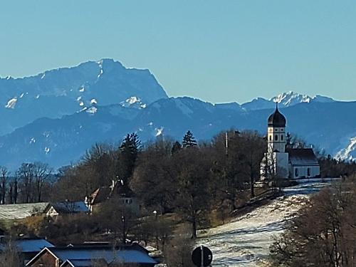 blickholzhauserkircheundzugspitze