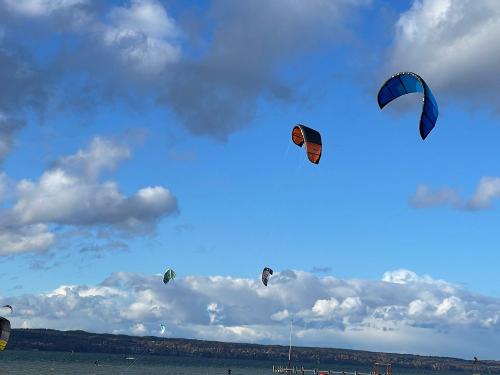 Kitesurfer am Starnberger See