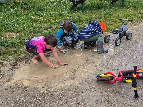 Pfützen machen immer Spaß