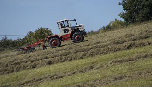 unser MB-Truck bei der Heuernte