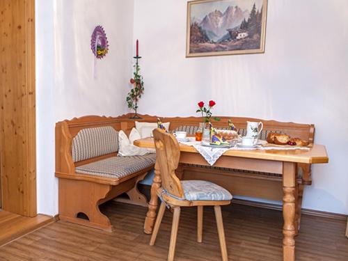 Wohnraum mit Sitzecke Wohnraum mit Sitzecke