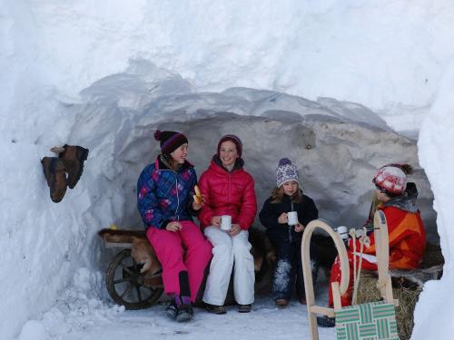 schneehöhle schneehöhle
