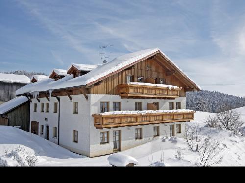 Landhaus Altweck im Winter by Gert Ziegenbein