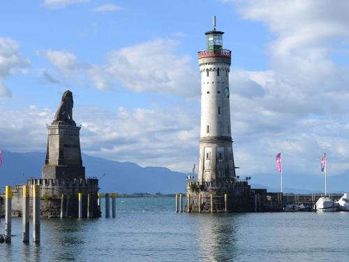Leuchtturm und Löwe