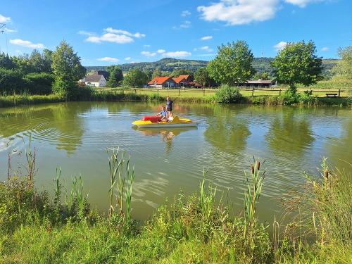 15-weiher_mit_tretboot