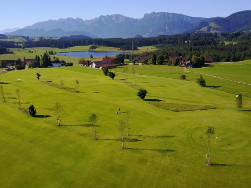 In einer wunderschönen Lage liegt der 9 Loch Golfplatz