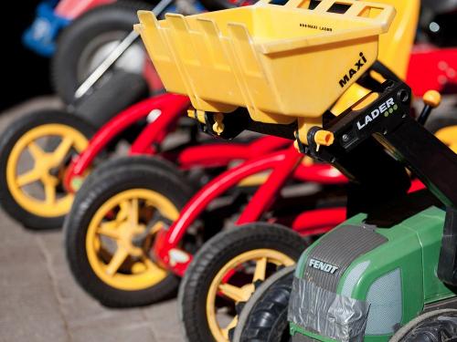 Für Euch Kinder haben wir einen schönenFuhrpark