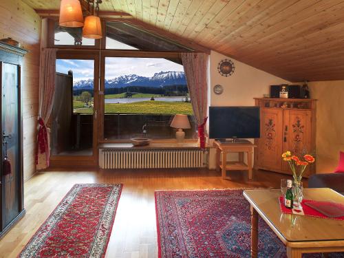 Im Landhausstil eingerichtet und mit atemberaubenden Ausblick