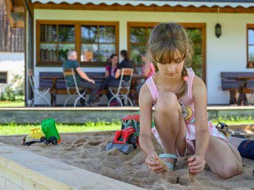 Ferienhof Schweiger-Spielplatz-5556