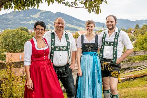 Lisl und Manfred mit Meli und Michael