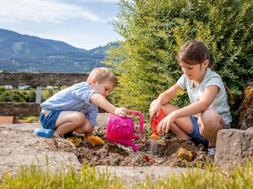 Im Sandkasten macht es immer Spaß Im Sandkasten macht es immer Spaß