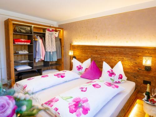 Elternschlafzimmer großes Bett 2x2 m