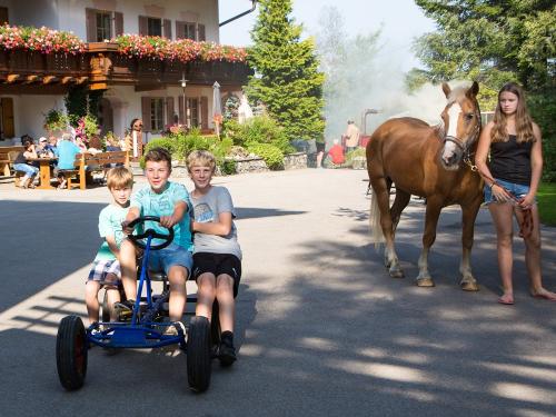verschiedene Aktivitäten für Kinder u.Eltern