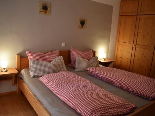Schlafzimmer 2 (mit Zugang zum Balkon) Schlafzimmer 2 (mit Zugang zum Balkon)