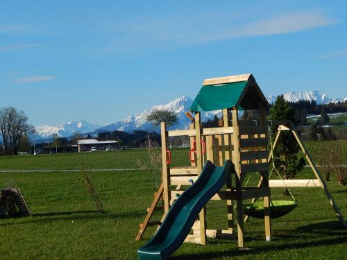 Welch ein Blick vom Spielplatz!