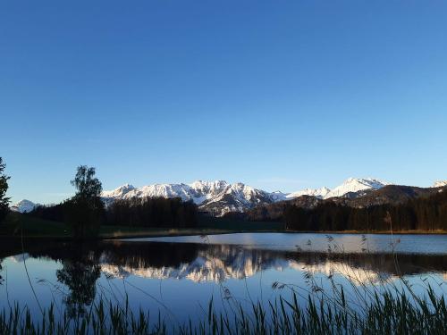 Blick auf das Füssener Jöchle über den Bachweiher Blick auf das Füssener Jöchle über den Bachweiher
