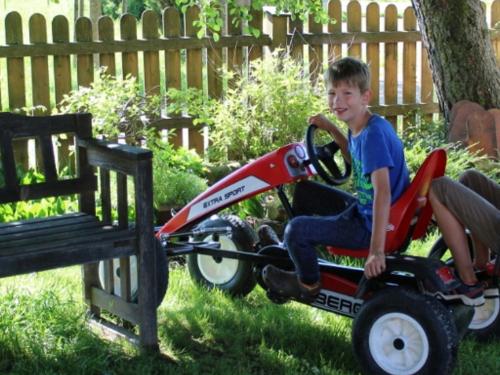 Auch im Garten, läßt es sich gut fahren Auch im Garten, läßt es sich gut fahren