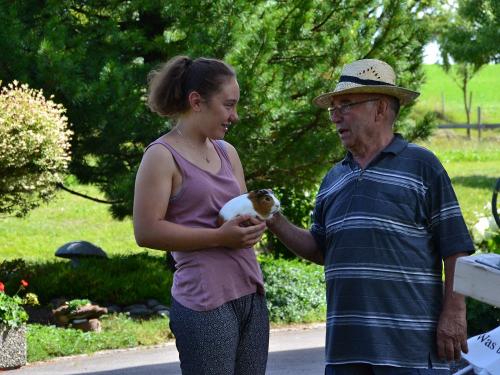 Hanna und Opa mit Krümel
