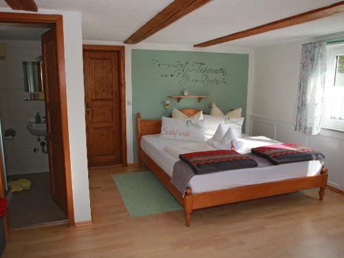 Schlafraum mit Doppelbett