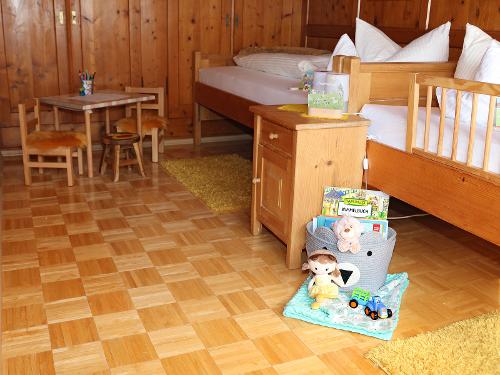 Kinderzimmer mit 2 Einzelbetten
